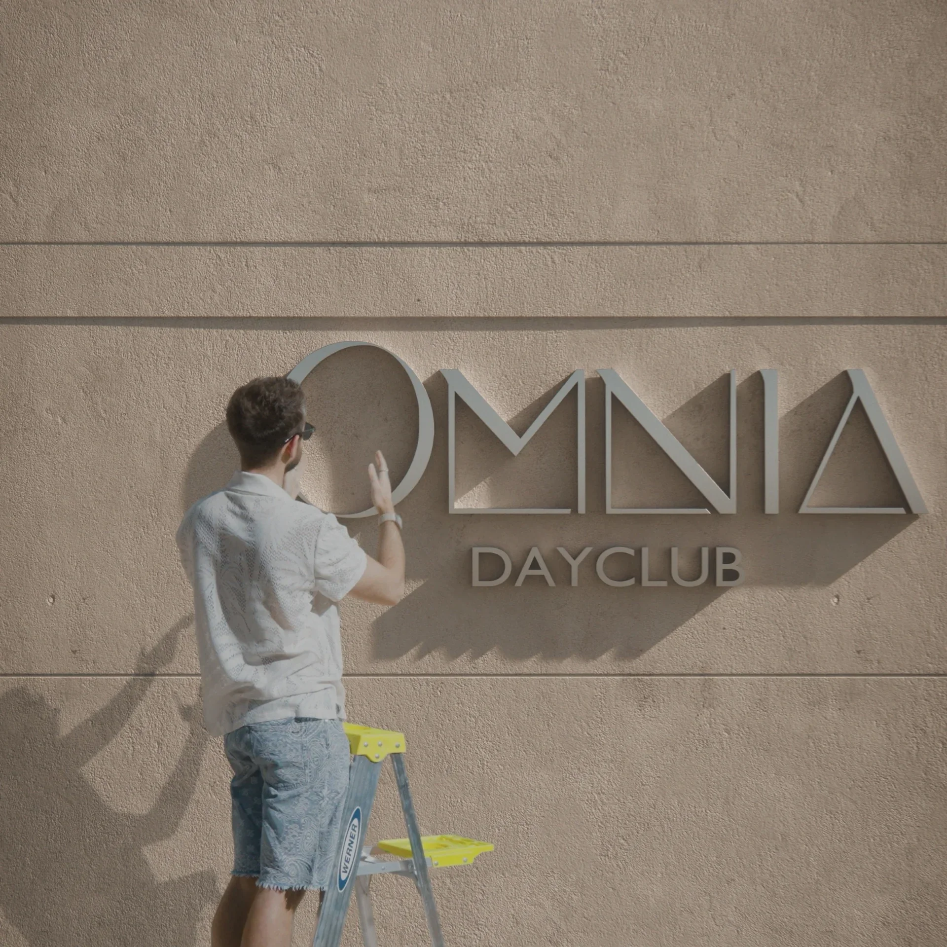 Image après étalonnage par Erwan Dumerchez, étalonneur coloriste — Omnia Dayclub